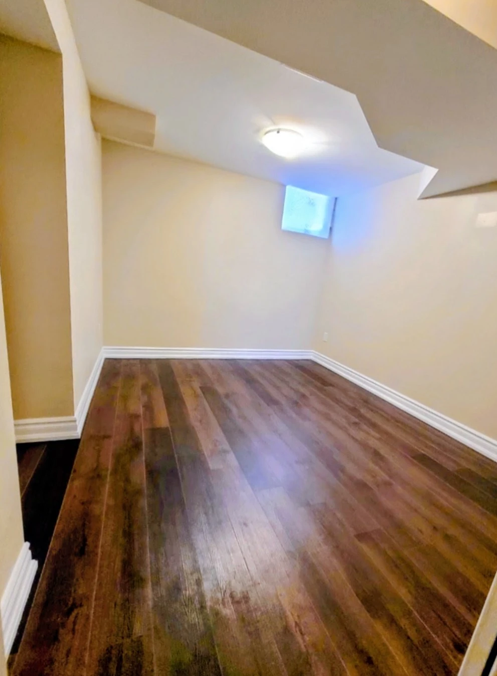2 bedroom basement apartment in Box Grove, Markham - photo 4