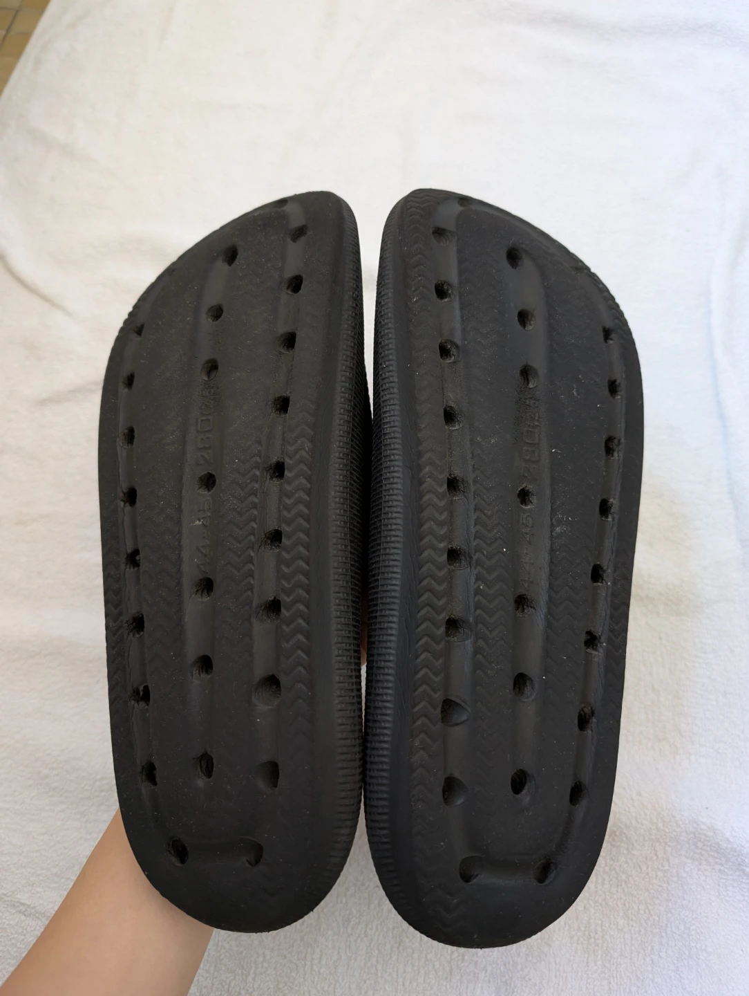 Black Comfortable Foam Slides Size 44-45 good condition - photo 3