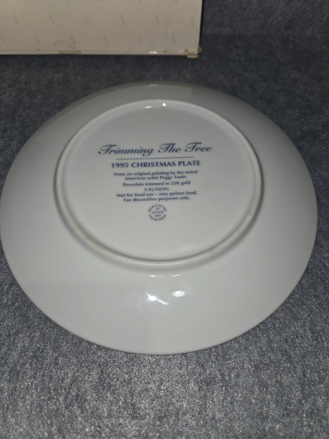 1995 Avon Trimming the Tree Christmas Plate - photo 4