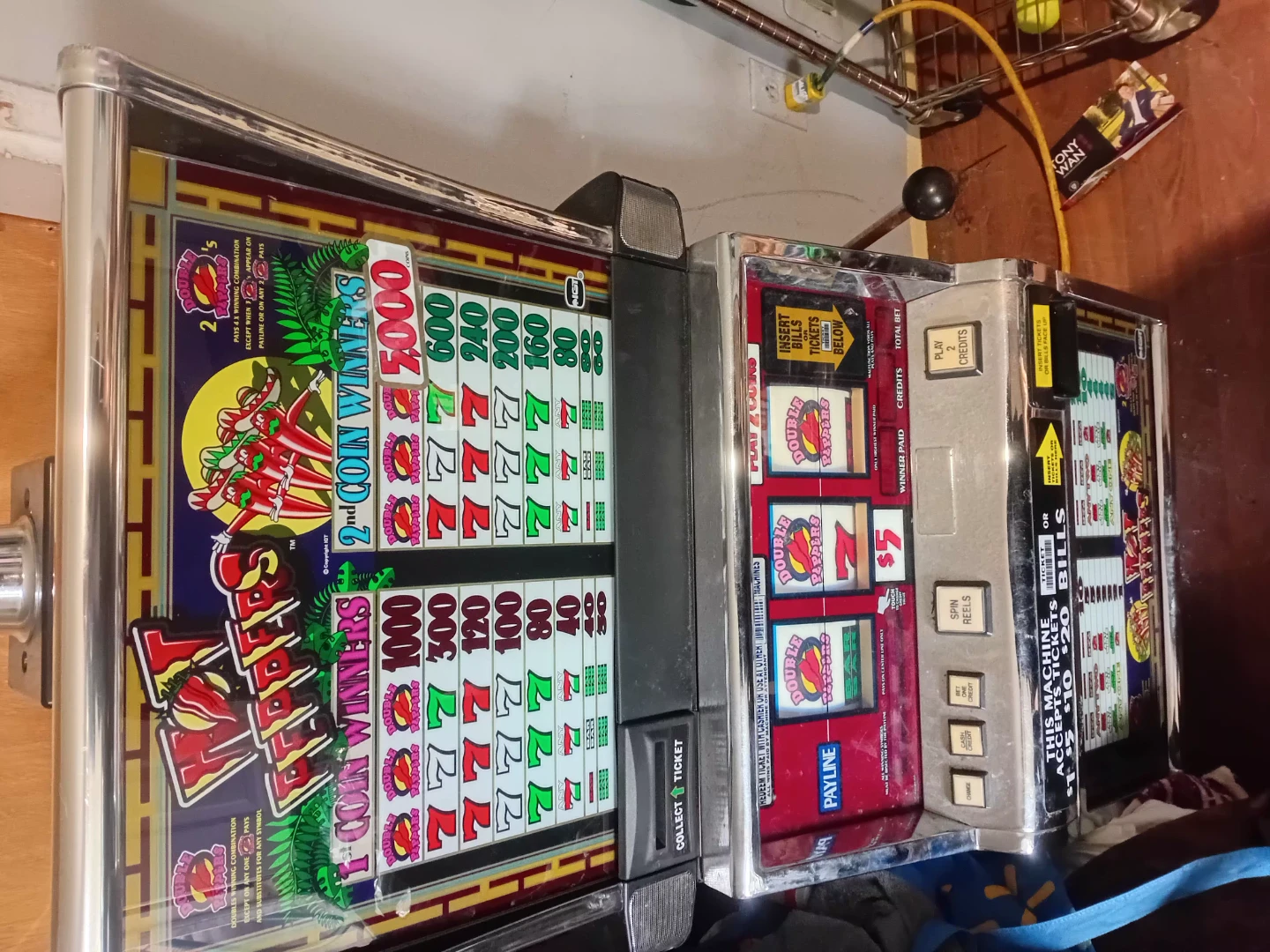IGT Double Hot Peppers Slot Machine🏈
