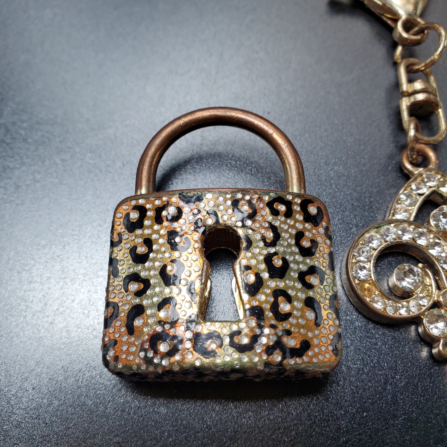 Assorted Key and Lock Charms & Small Notebook 🏈 - photo 5