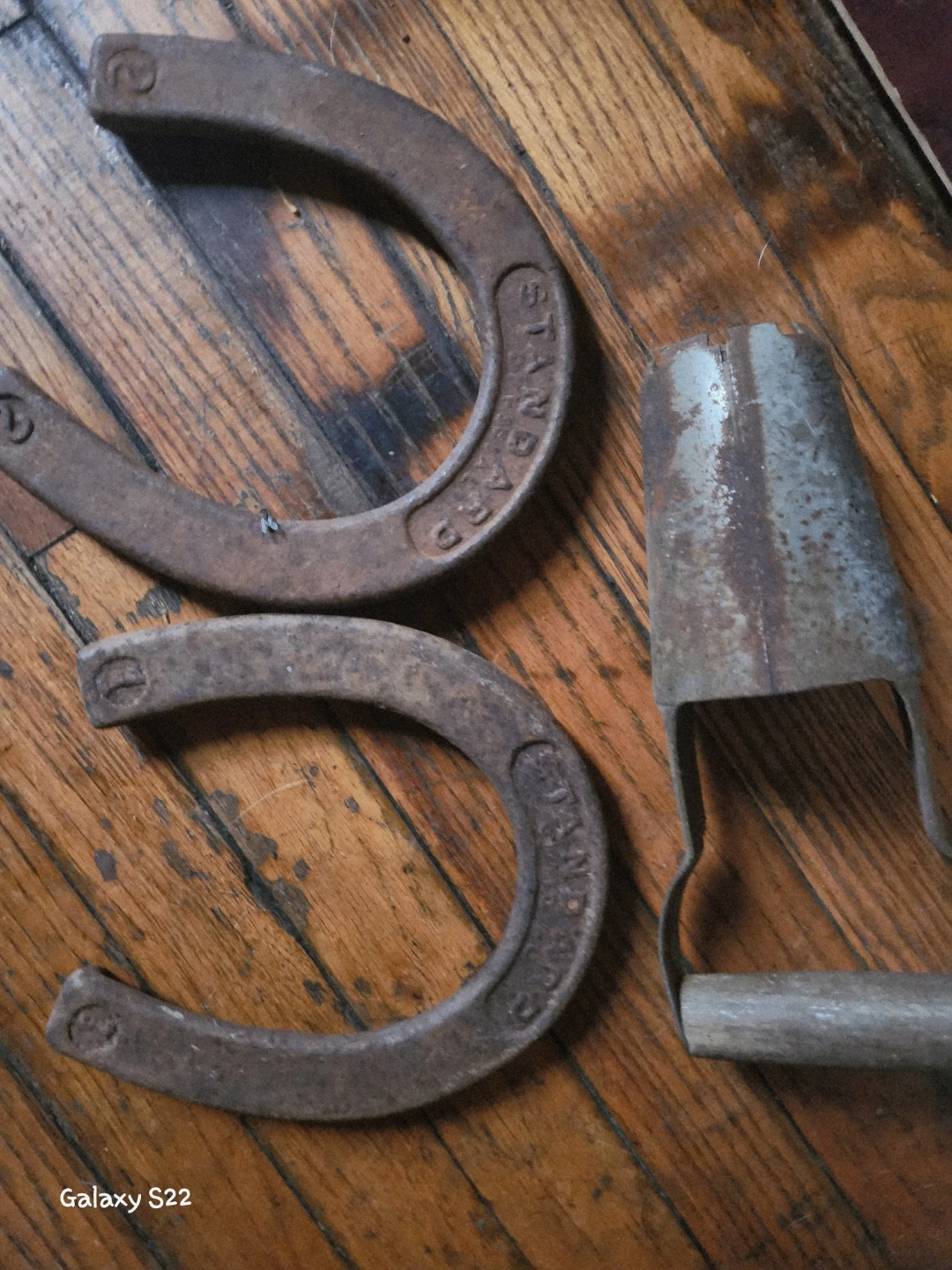 Vintage Metal Horseshoes & Rustic D Handle Shovel Scoop Lot