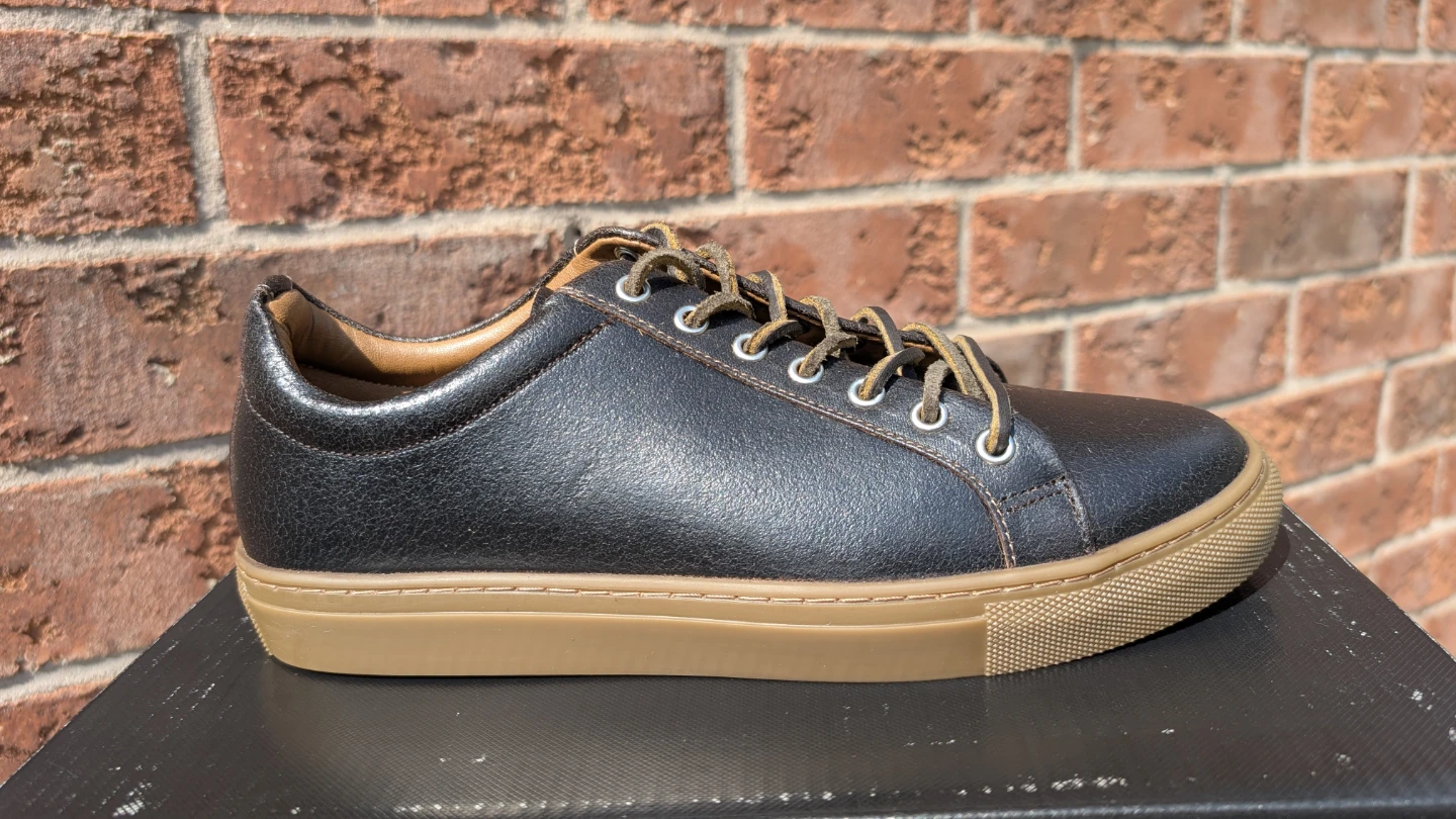 GREAT DEAL -  Stylish / Versatile Leather Thursday Sneakers