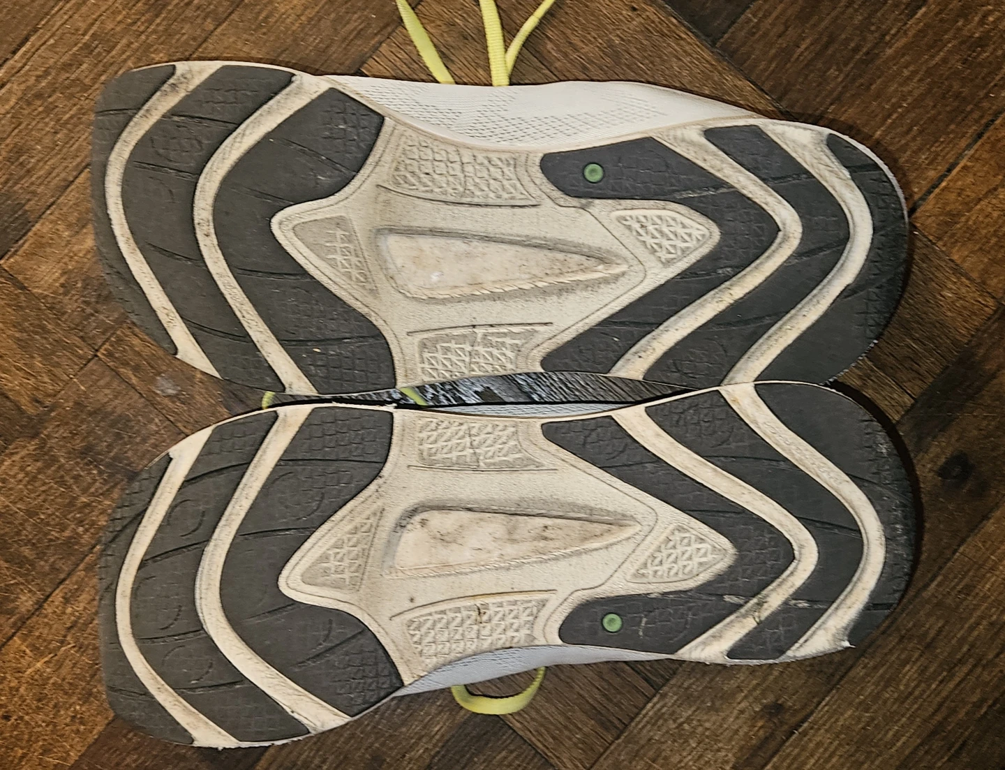 Avocco Unisex Athletic Sneakers (265mm / Size 9.5) - photo 3