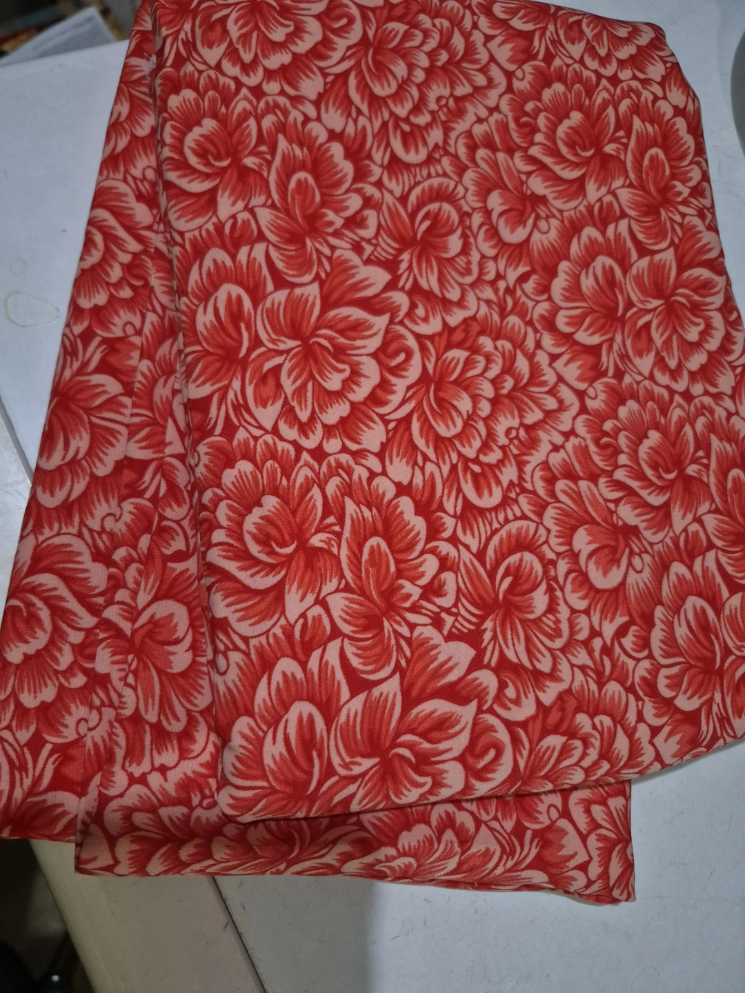 Red Floral Patterned Fabric 2 meters - photo 2