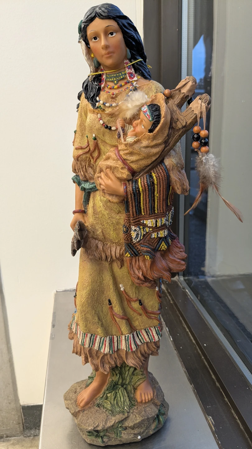 Beautiful mother and son figurine - photo 2