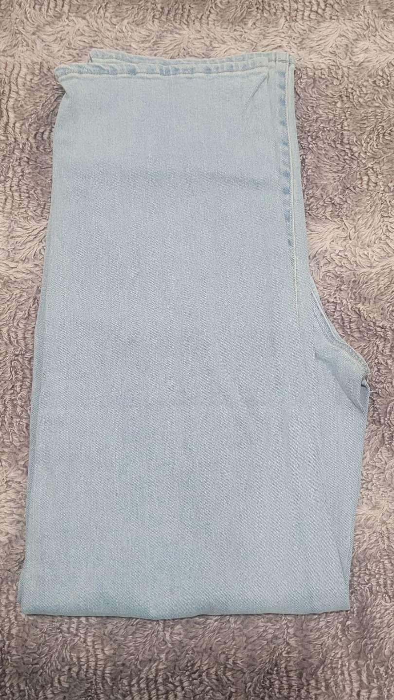 Light wash relaxed straight jeans size 10 - photo 2