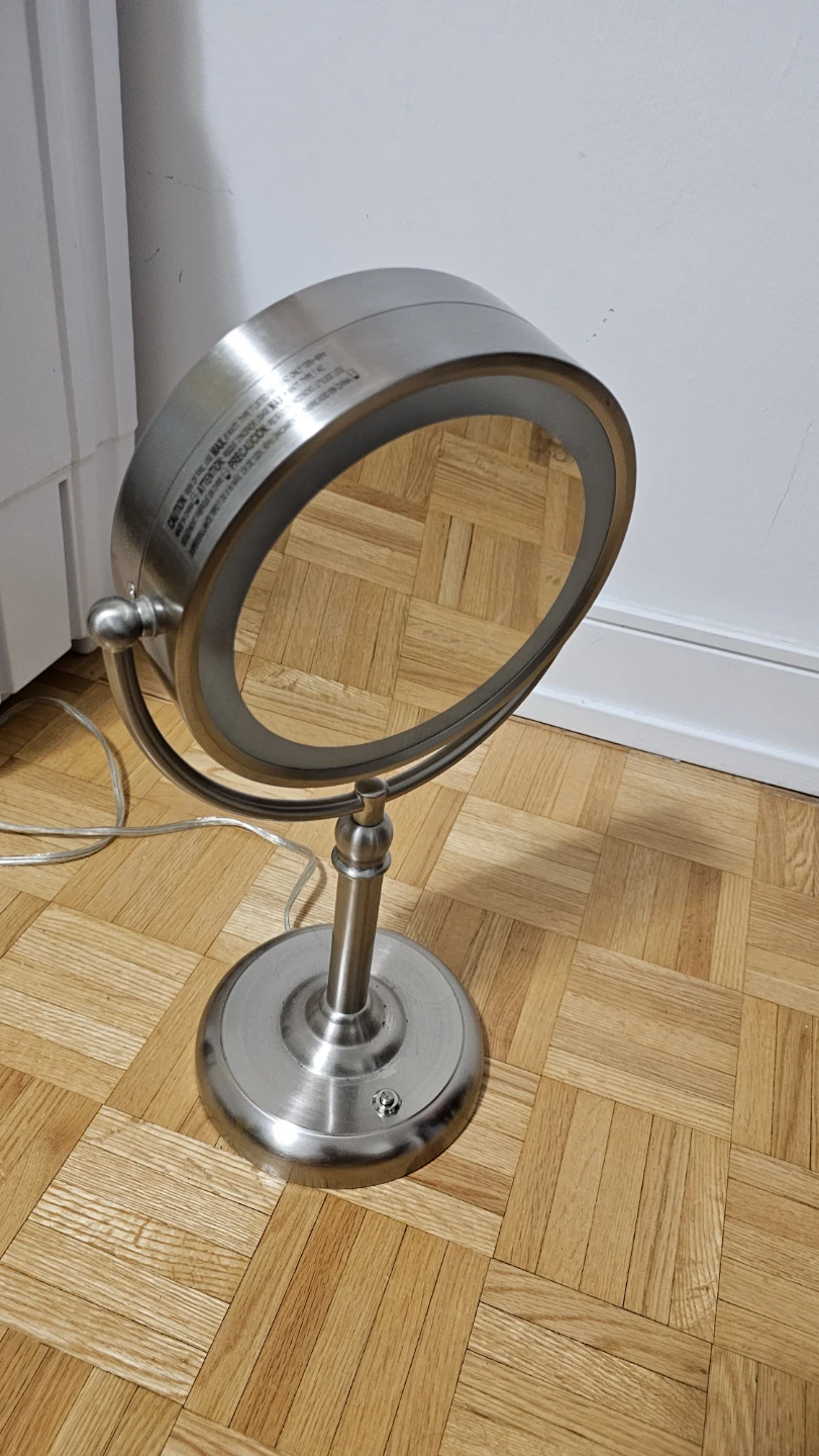 Lighted Vanity Makeup Mirror - photo 2