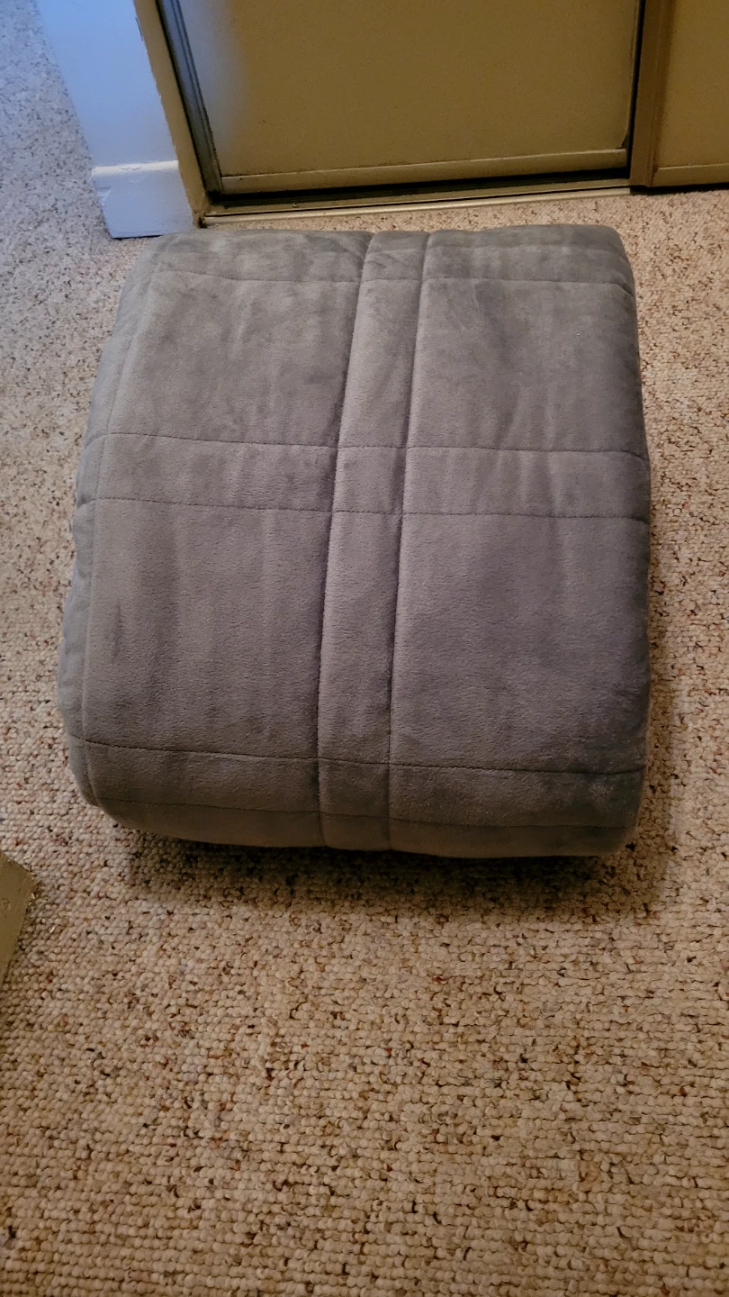 Two weighted blankets and 2 queen duvet covers - photo 4