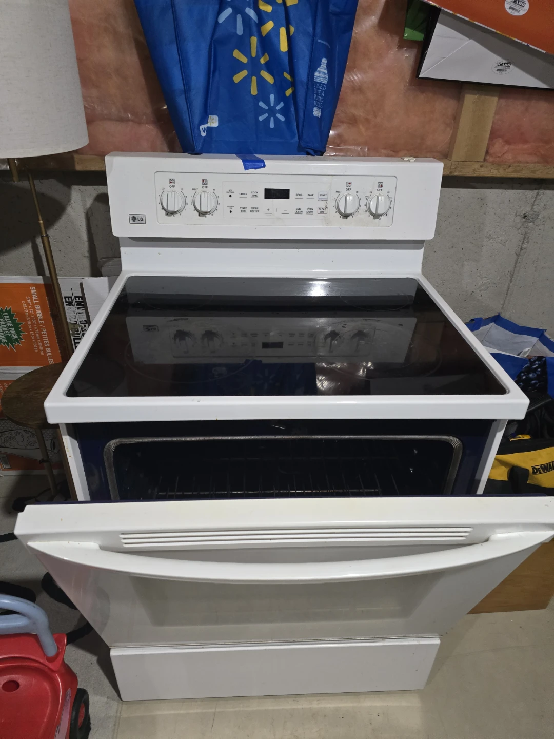 LG White Electric Range Stove - photo 3