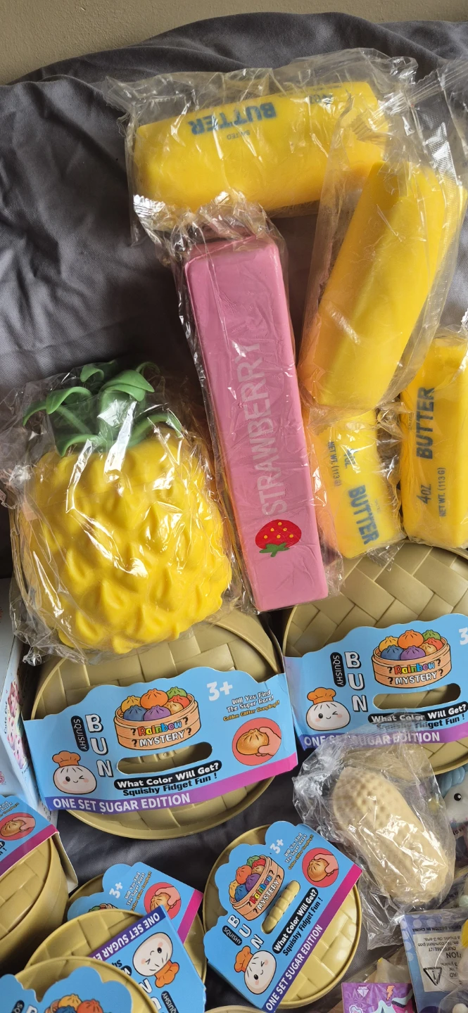 Jumbo Coin Squish & Mystery Squishies Bundle - photo 3