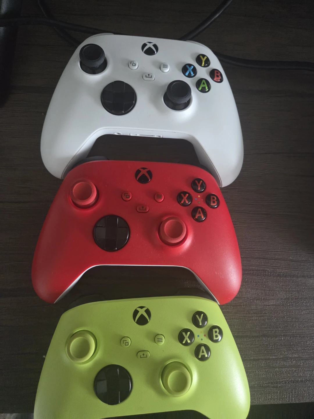XBOX Series S with original box and 3 controllers - photo 3