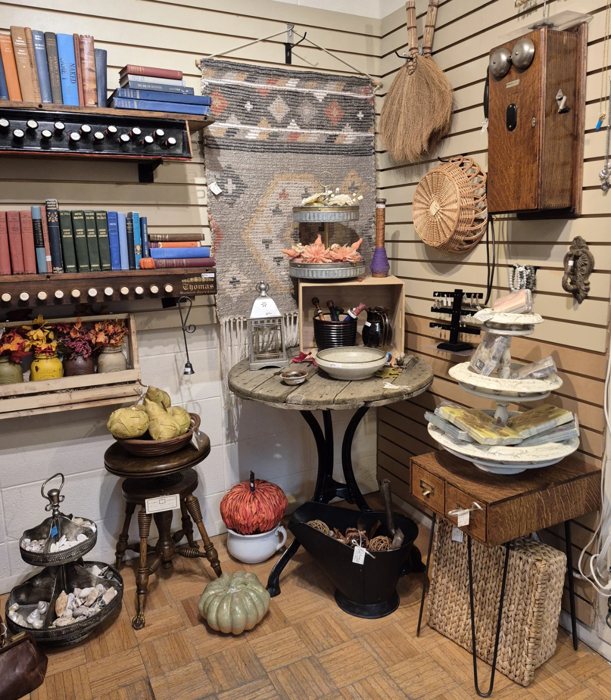 ANTIQUE AND VINTAGE ITEMS - photo 4