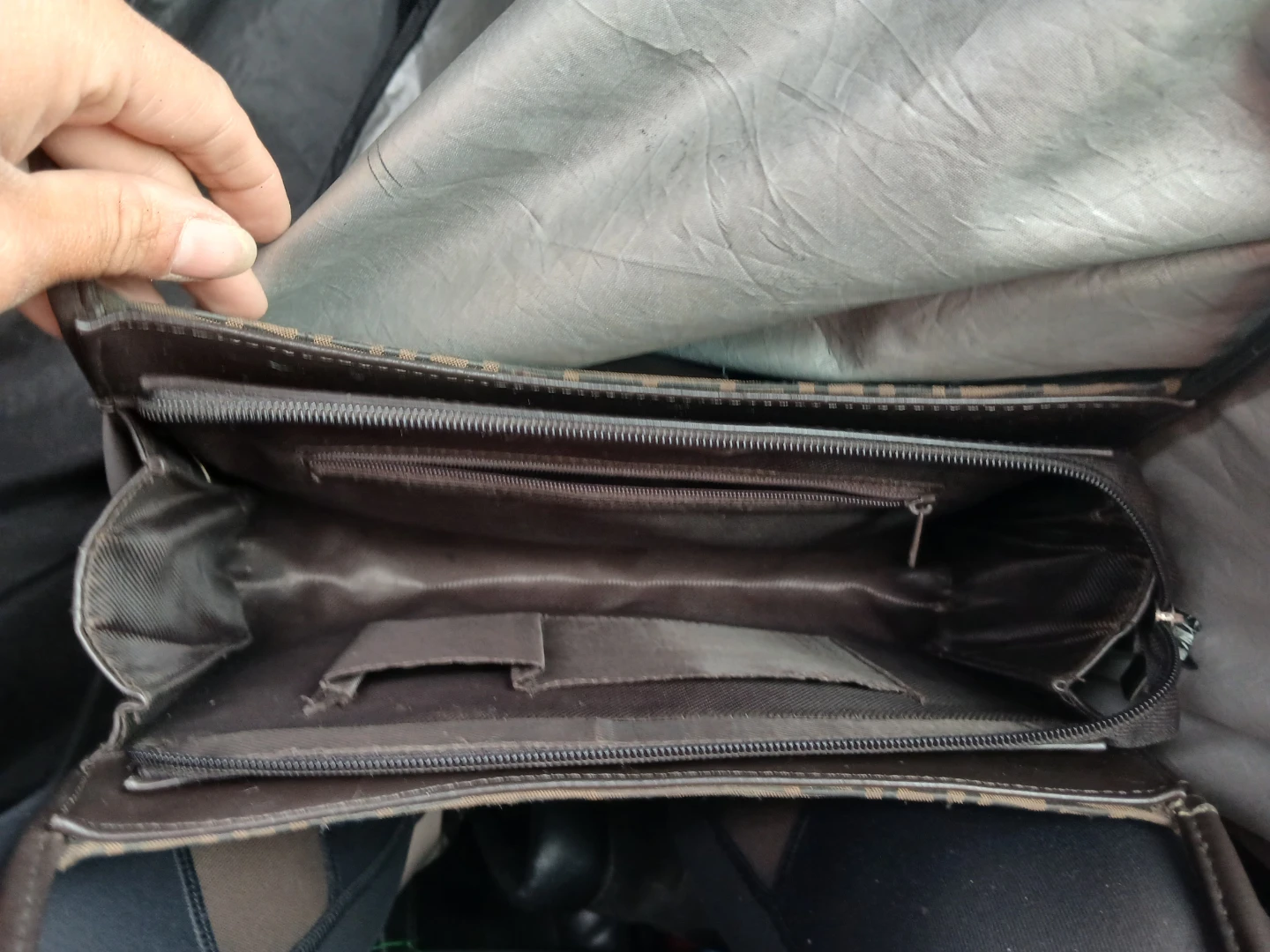 Guess Brown Pattern Handbag - photo 3