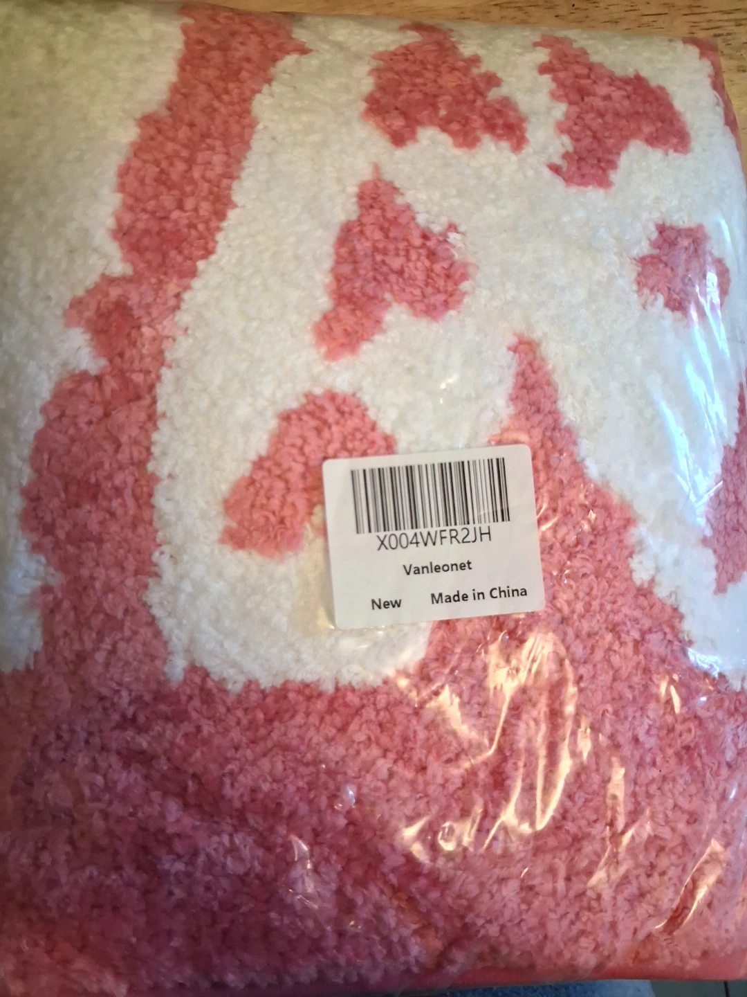 Vanleonet Pink and White Fuzzy Blanket