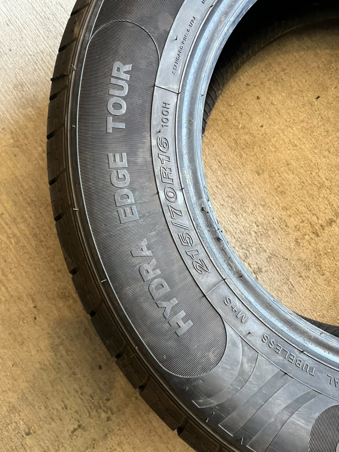 215/70R16 Motomaster Hydra Edge Tour - photo 4