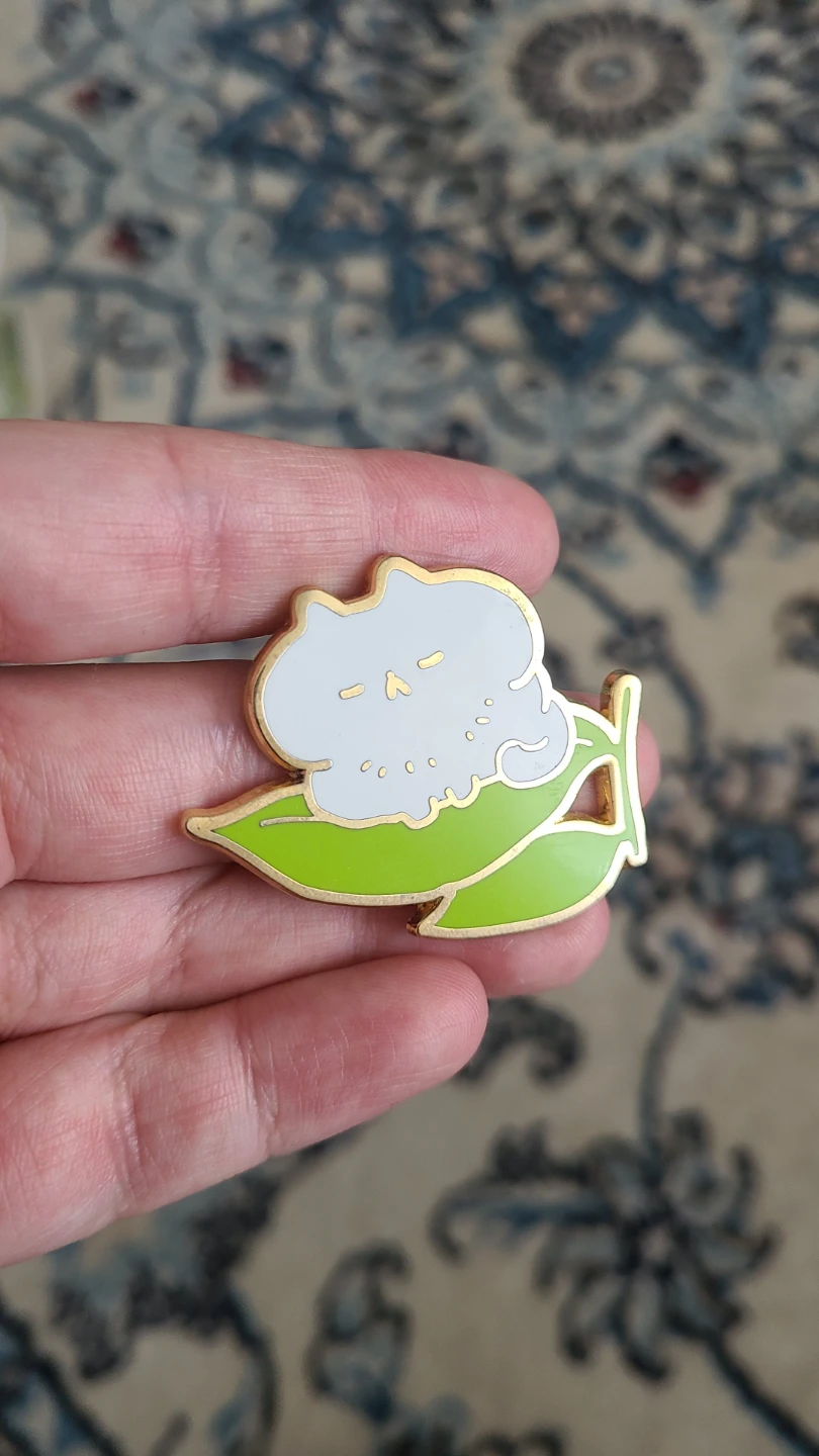 Cat on a leaf enamel pin