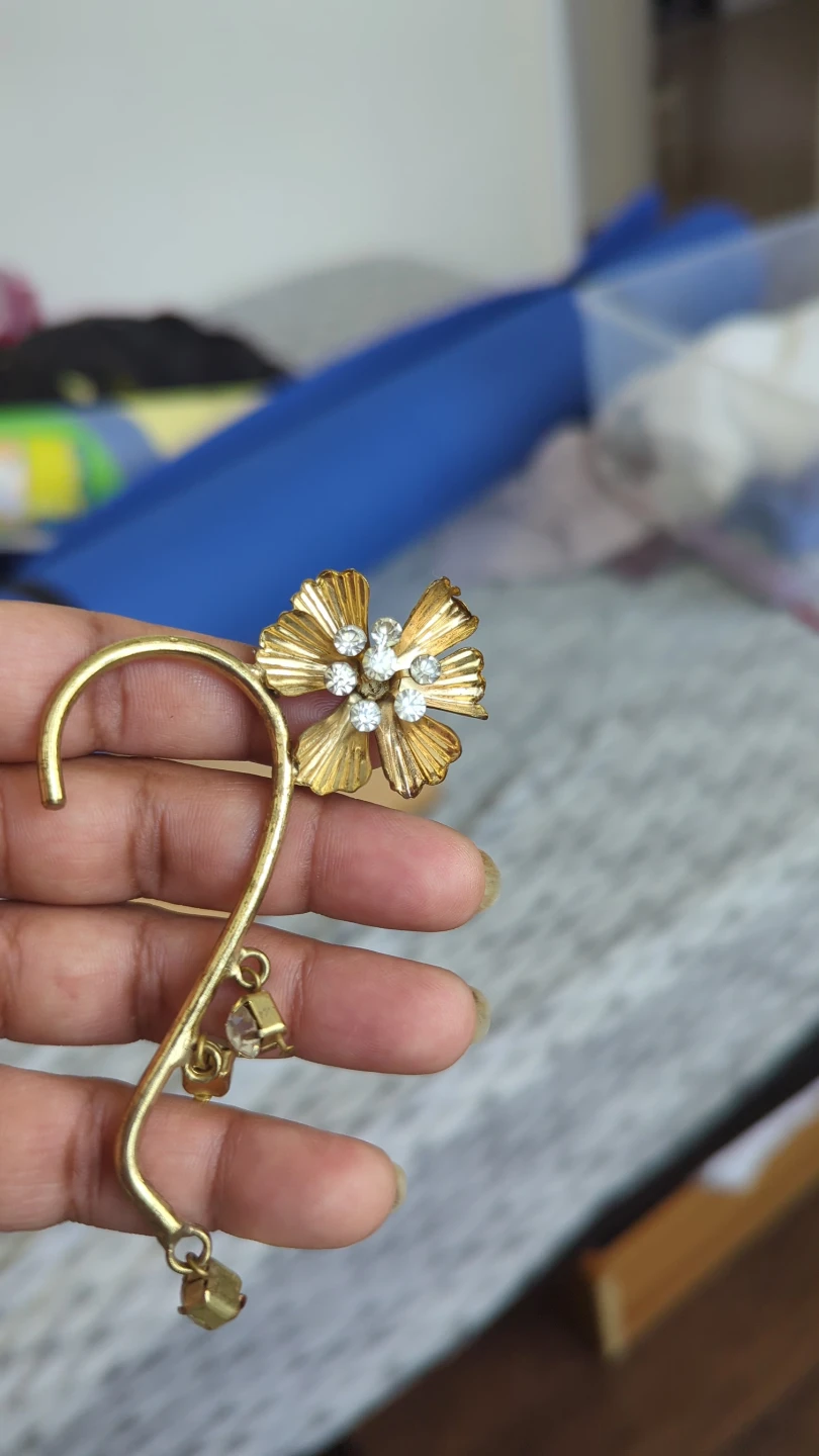 Ear cuff