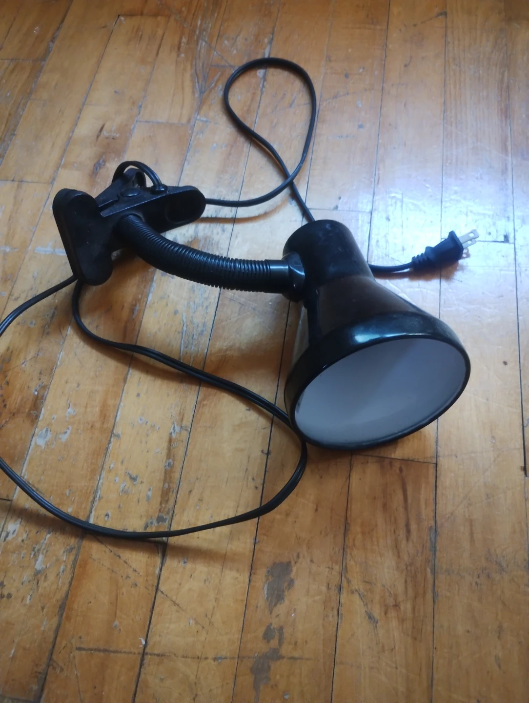 Pelonis Portable Heater + Black Clamp Desk Light for $20 - photo 5