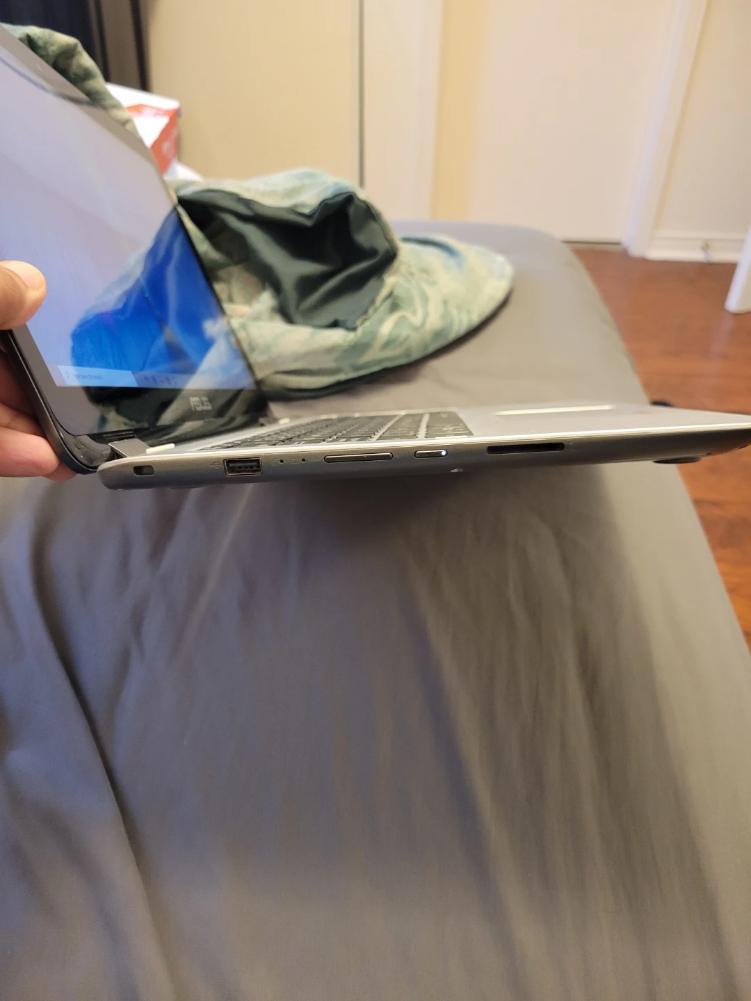 ASUS Laptop - photo 3