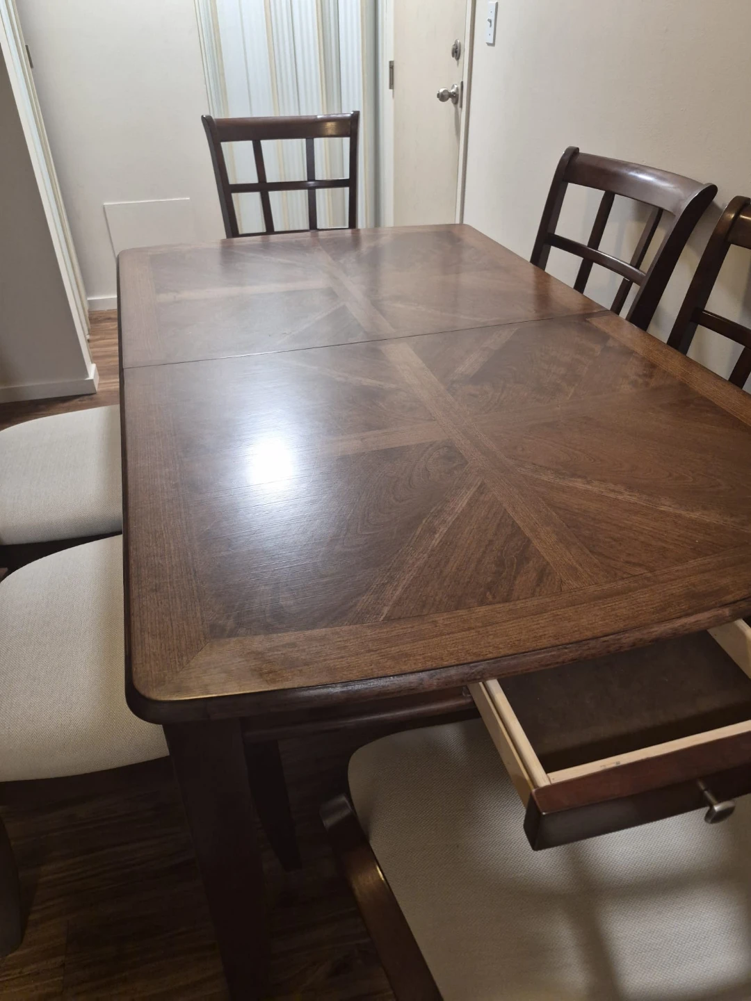 Table & chairs for sale,set up 6 to 8 people. - photo 4