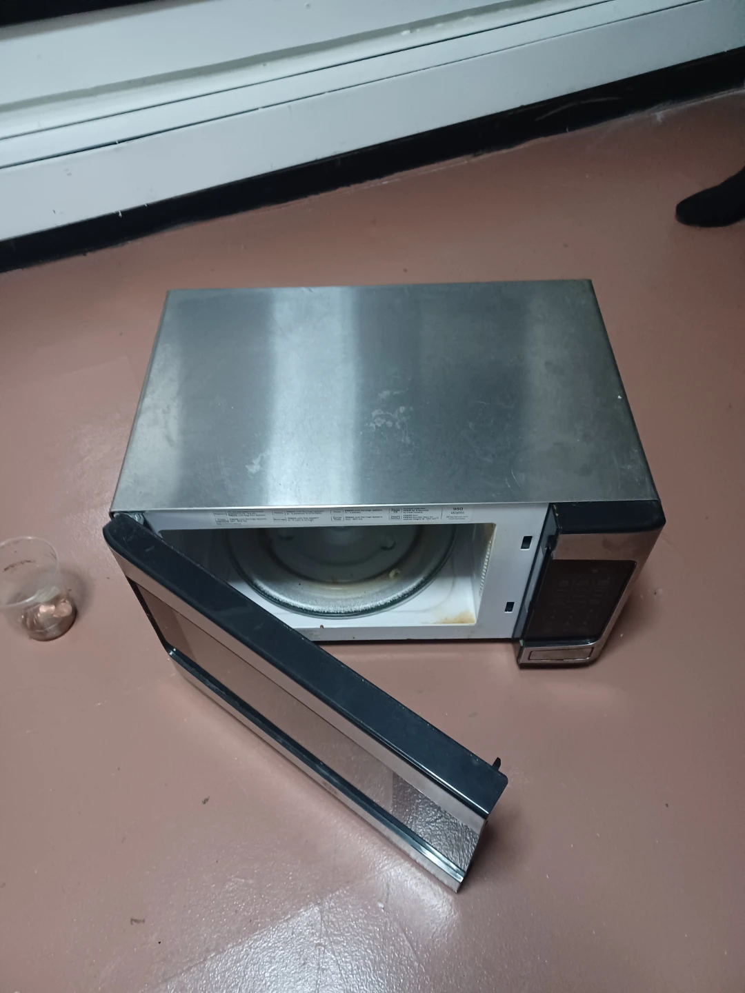 GE 950 Watt Countertop Microwave - photo 3