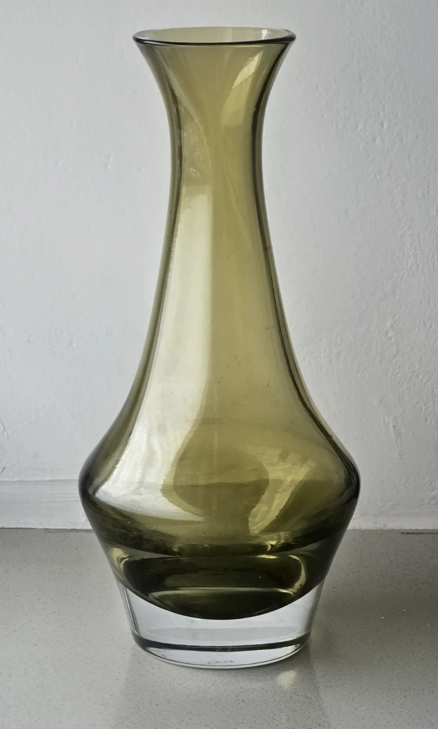 Rare 1960's Tamara Aladin 6" Olive Green Art Glass Vase - photo 2