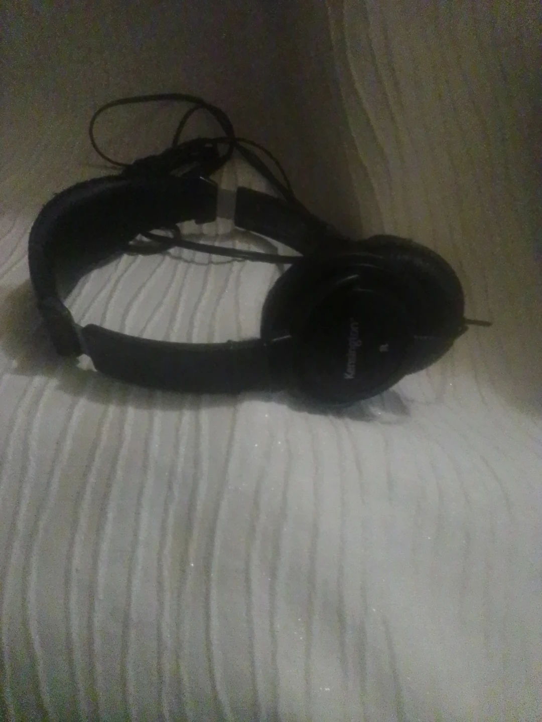 🏈 Kensington Wired Over-Ear Headphones