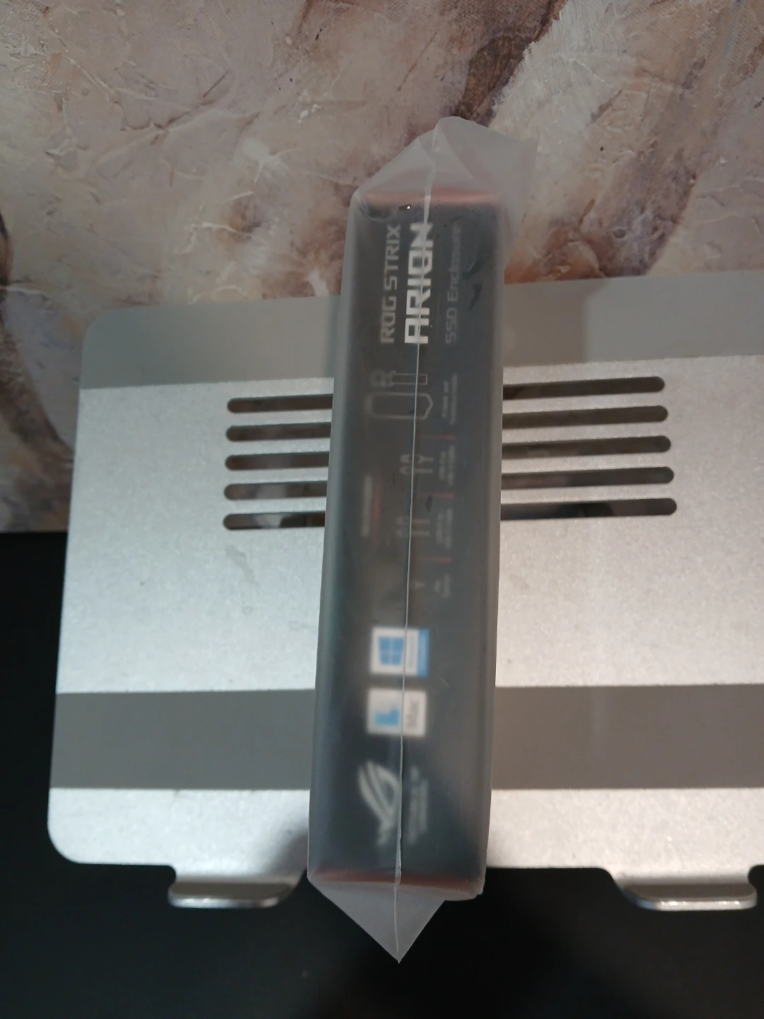 ASUS ROG Strix Arion M.2 NVMe SSD Enclosure - photo 3