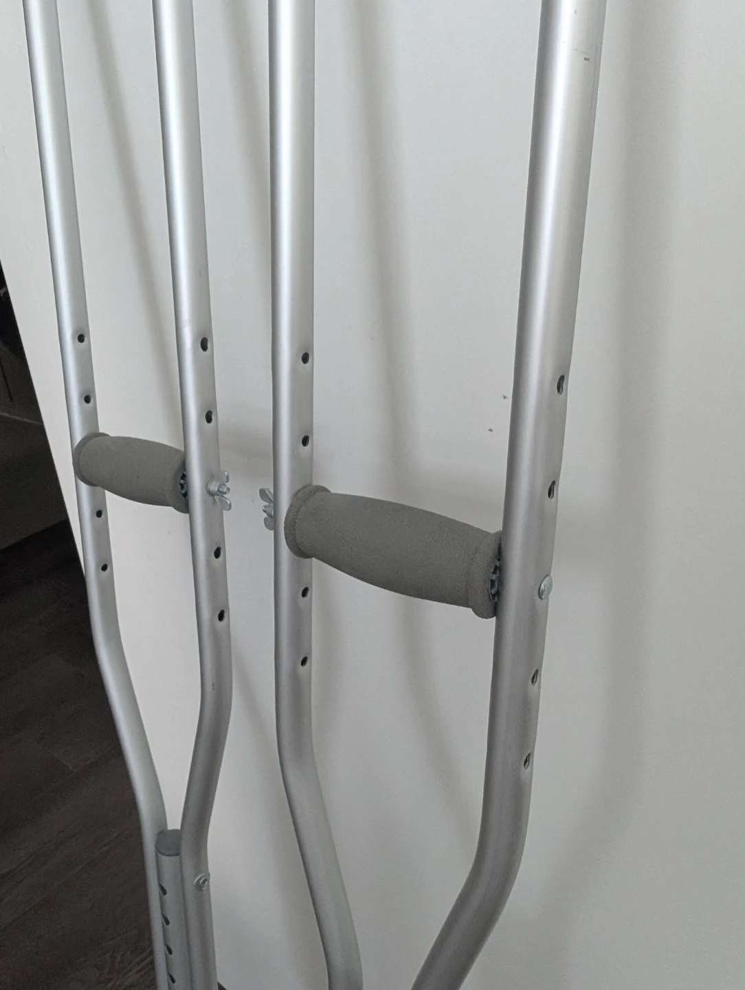 Aluminum Crutches Adjusts to Size 5'2" to 5'10" - photo 5