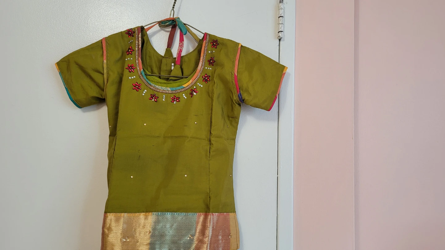 Traditional Girls Pattu Pavadai Set - photo 3