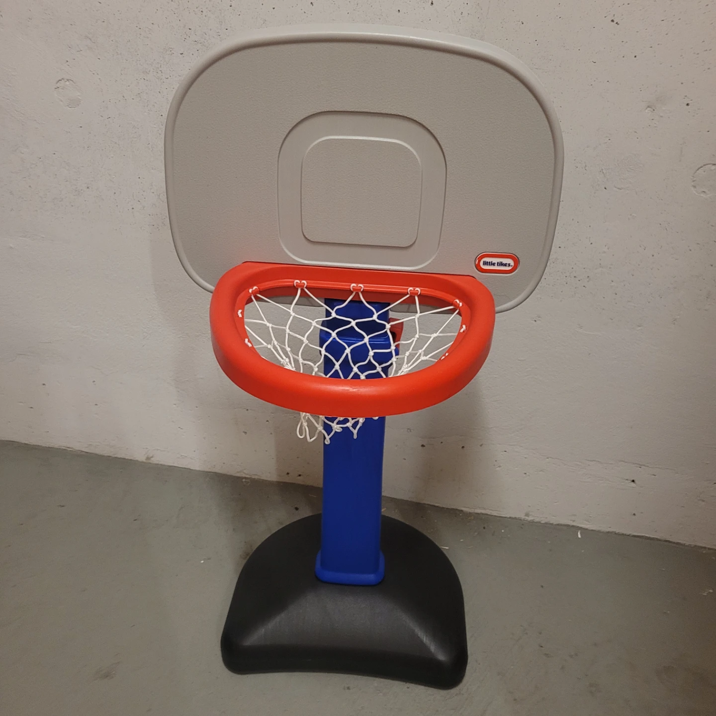 LITTLE TIKES BASKET BALL HOOP