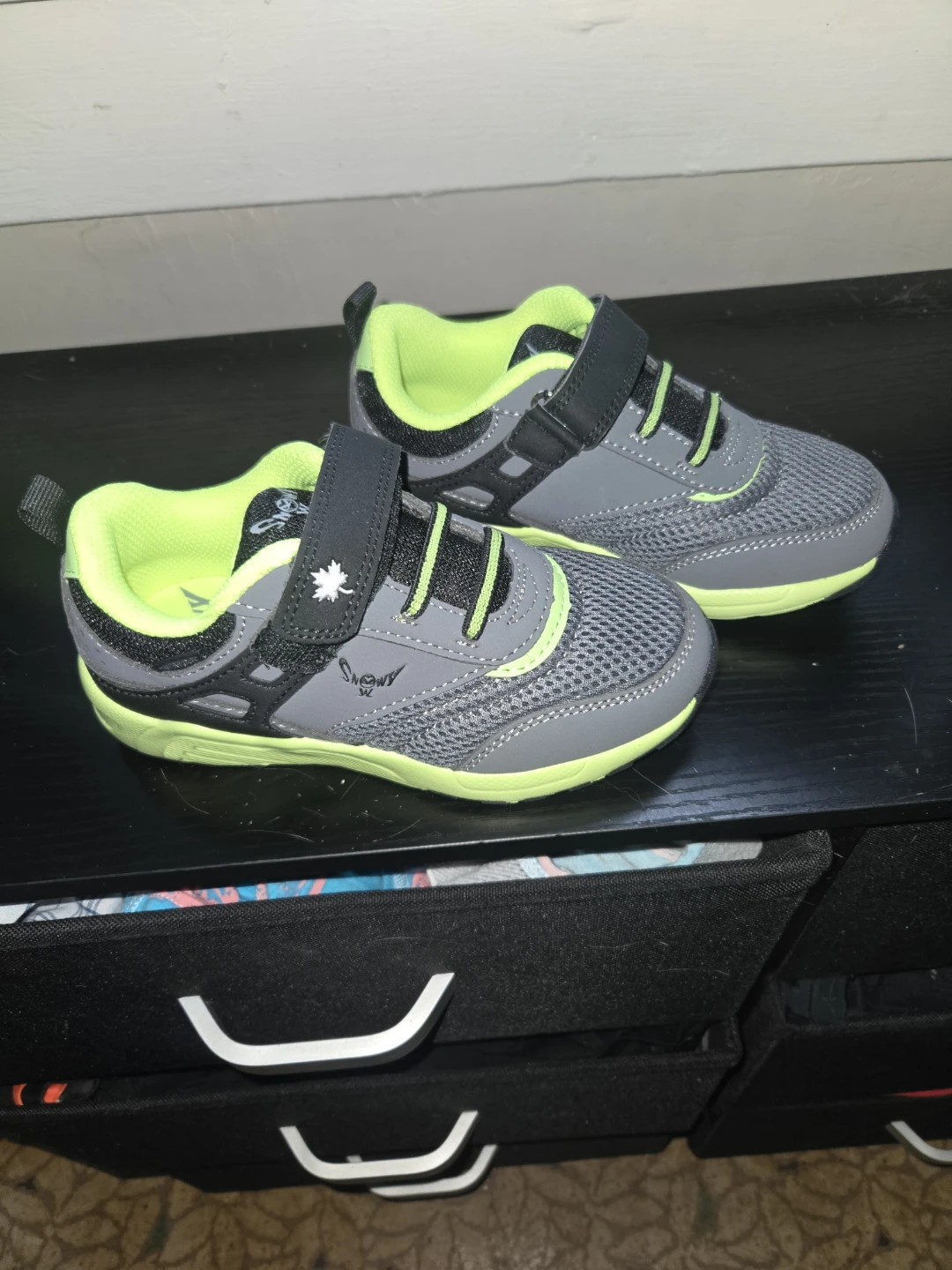New child sneakers