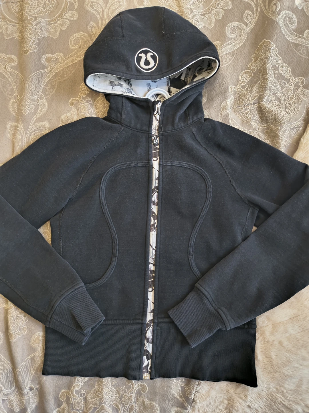 Lululemon Black Full-Zip Hoodie 🏈