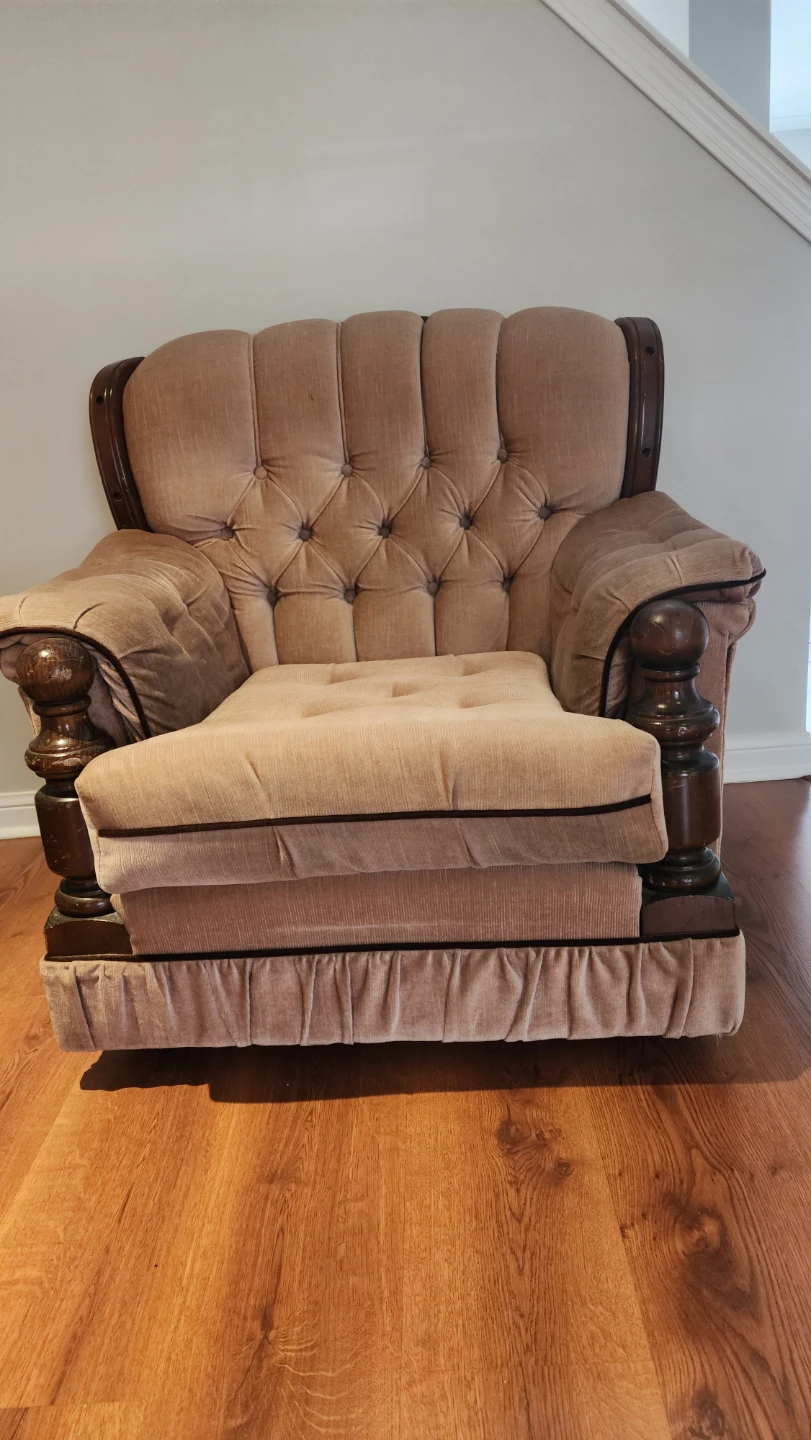 Vintage Tufted Sofa and Armchair Set - photo 3