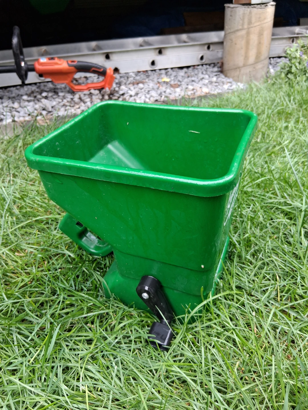 Scotts Easy Hand-Held Spreader - photo 2