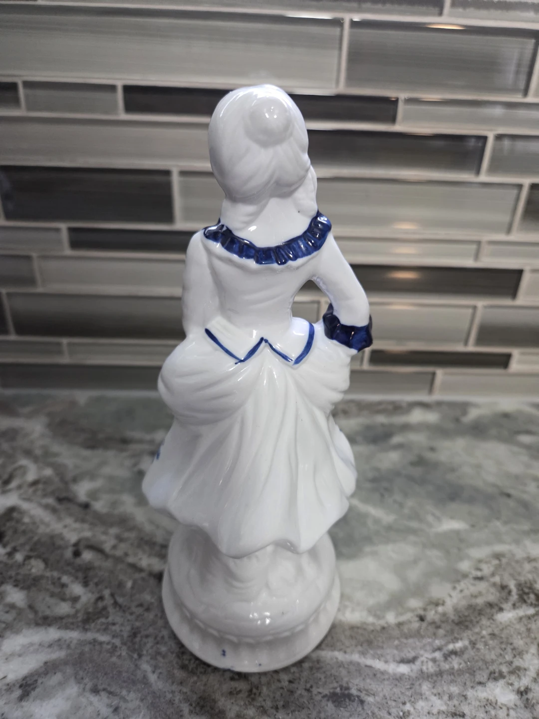 Vintage Porcelain Figurine - photo 4