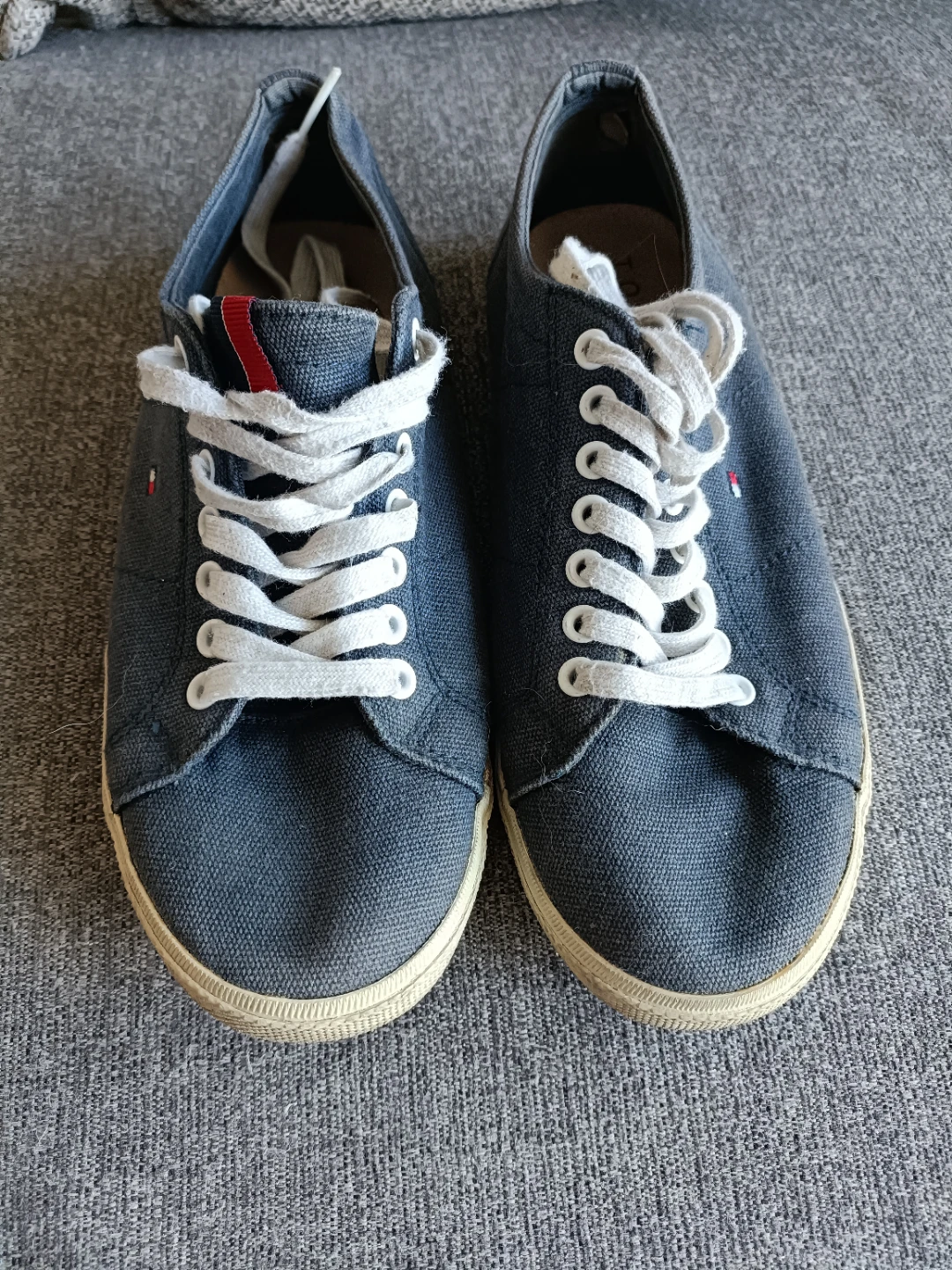 Tommy Hilfiger Women's Glasgow Sneakers Navy Size 7.5