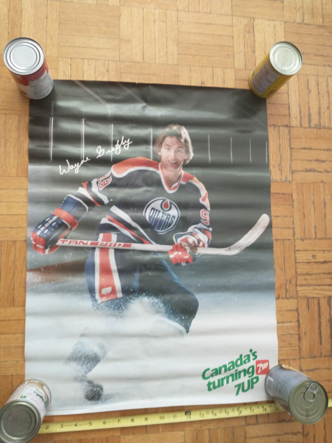 1980s Wayne Gretzky 19 x 25" 7UP Poster (needs flattening) - photo 4