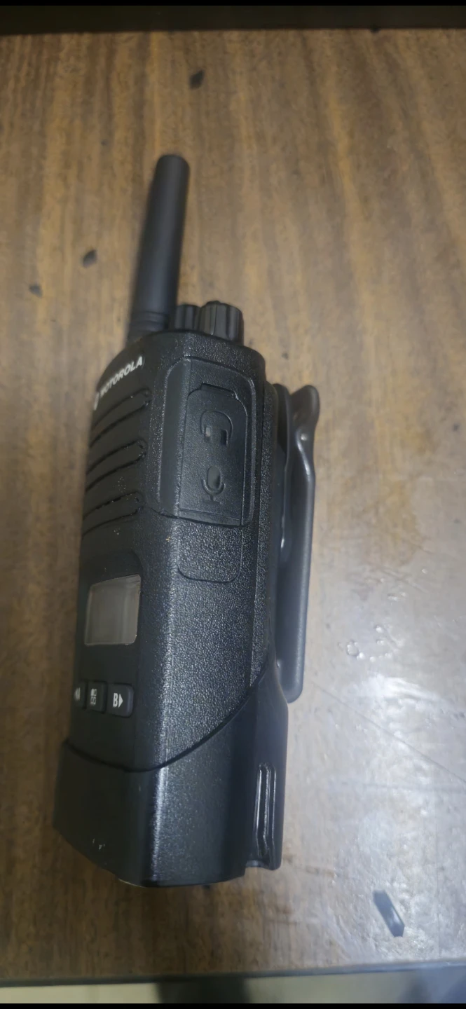 Motorola RMU2040 6-Pack Two-Way Radios with Multi-Charger - photo 3