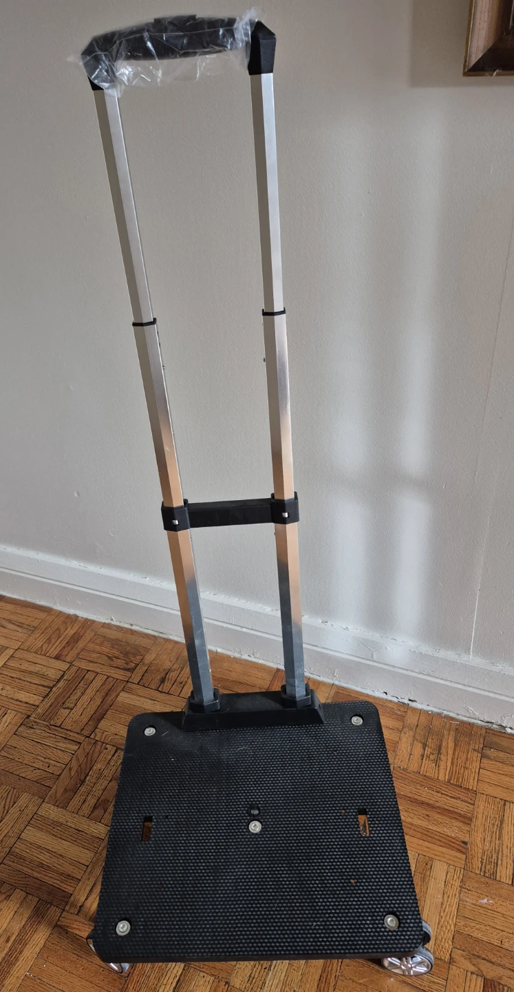 Cart with wheels never used