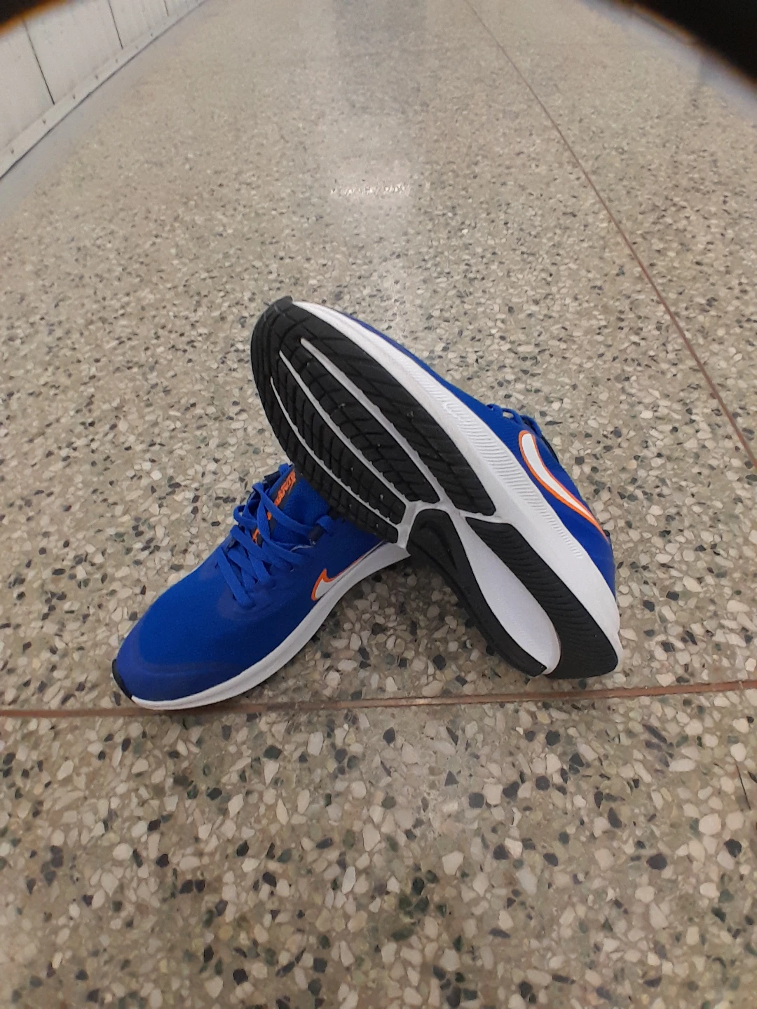 Nike Running Shoes  For boys/Teens Size 5 - photo 2