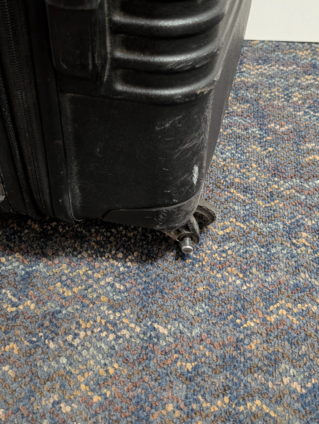 BÉIS The Carry-On Roller Black Usable 1 broken wheel - photo 5