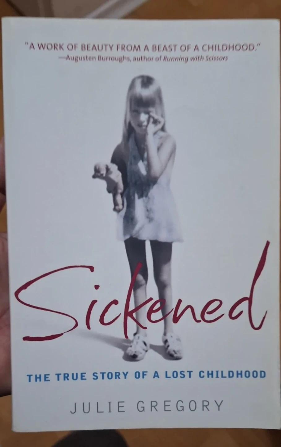 Sickened: The True Story of a Lost Childhoo🏈d by Julie Gregory