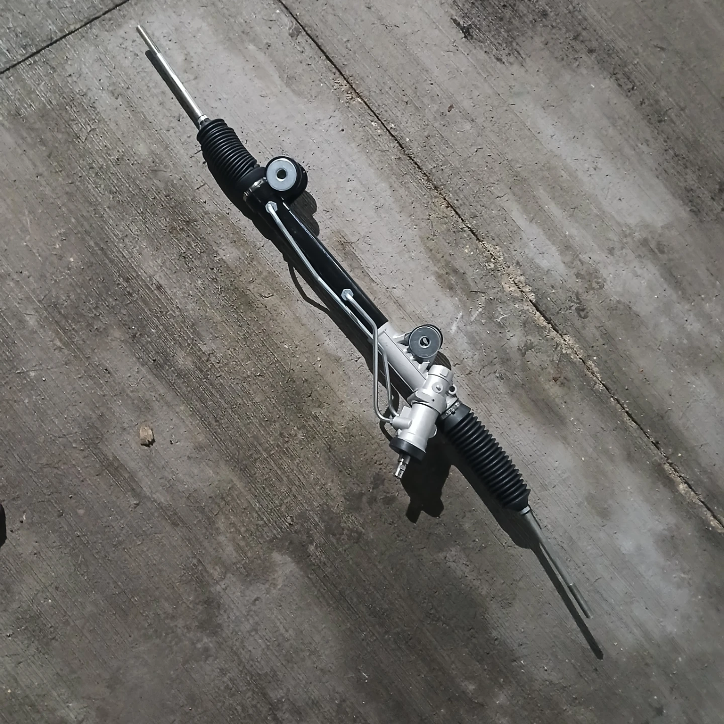 hydraulic power steering rack numbered 19133675 - photo 2