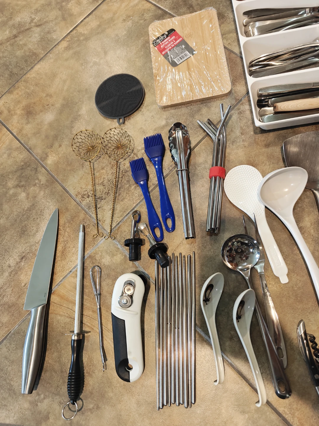 Large Kitchen Utensil & Cutlery Lot with Organizer Tray - photo 4