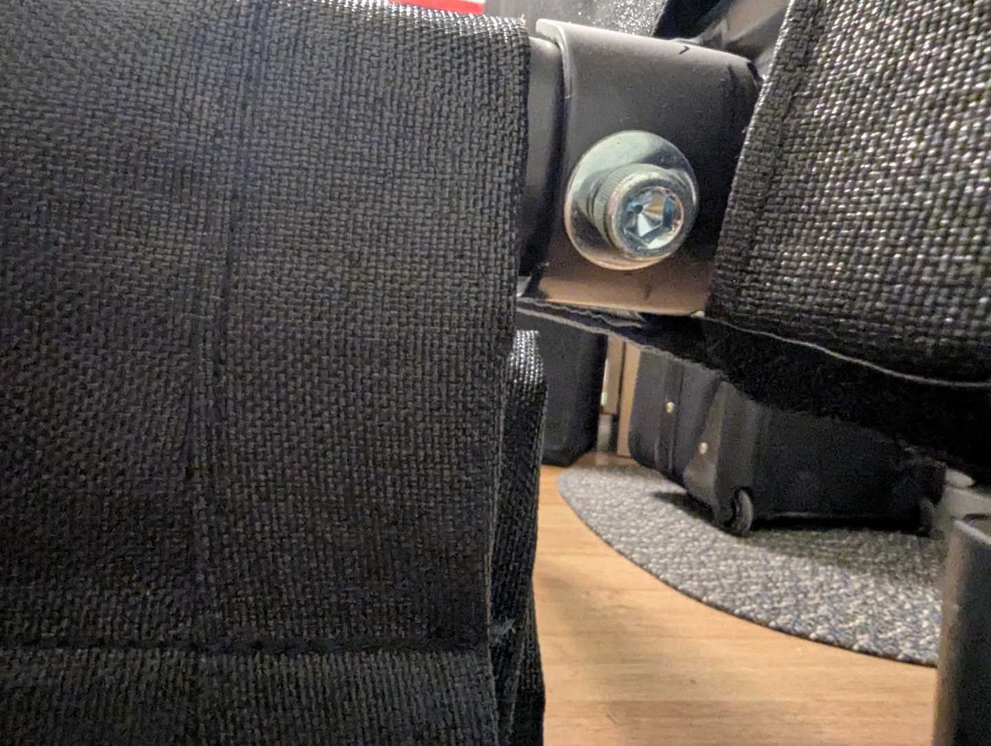 Couch - photo 3
