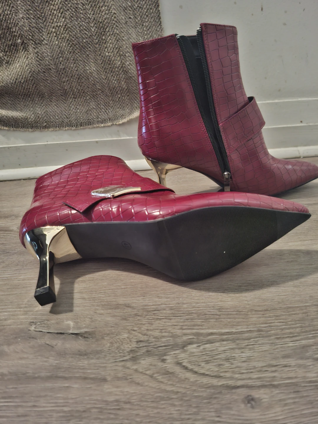 Red Croc-Embossed Ankle Boots Size 41 - photo 3