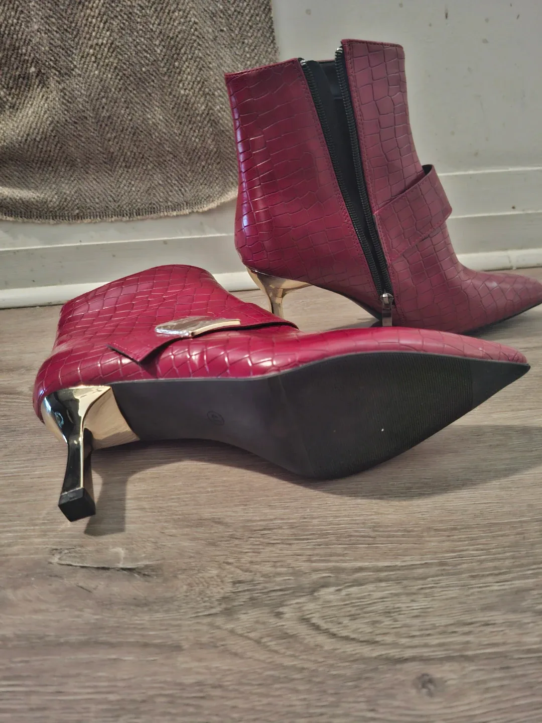 Red Croc-Embossed Ankle Boots Size 41 - photo 3