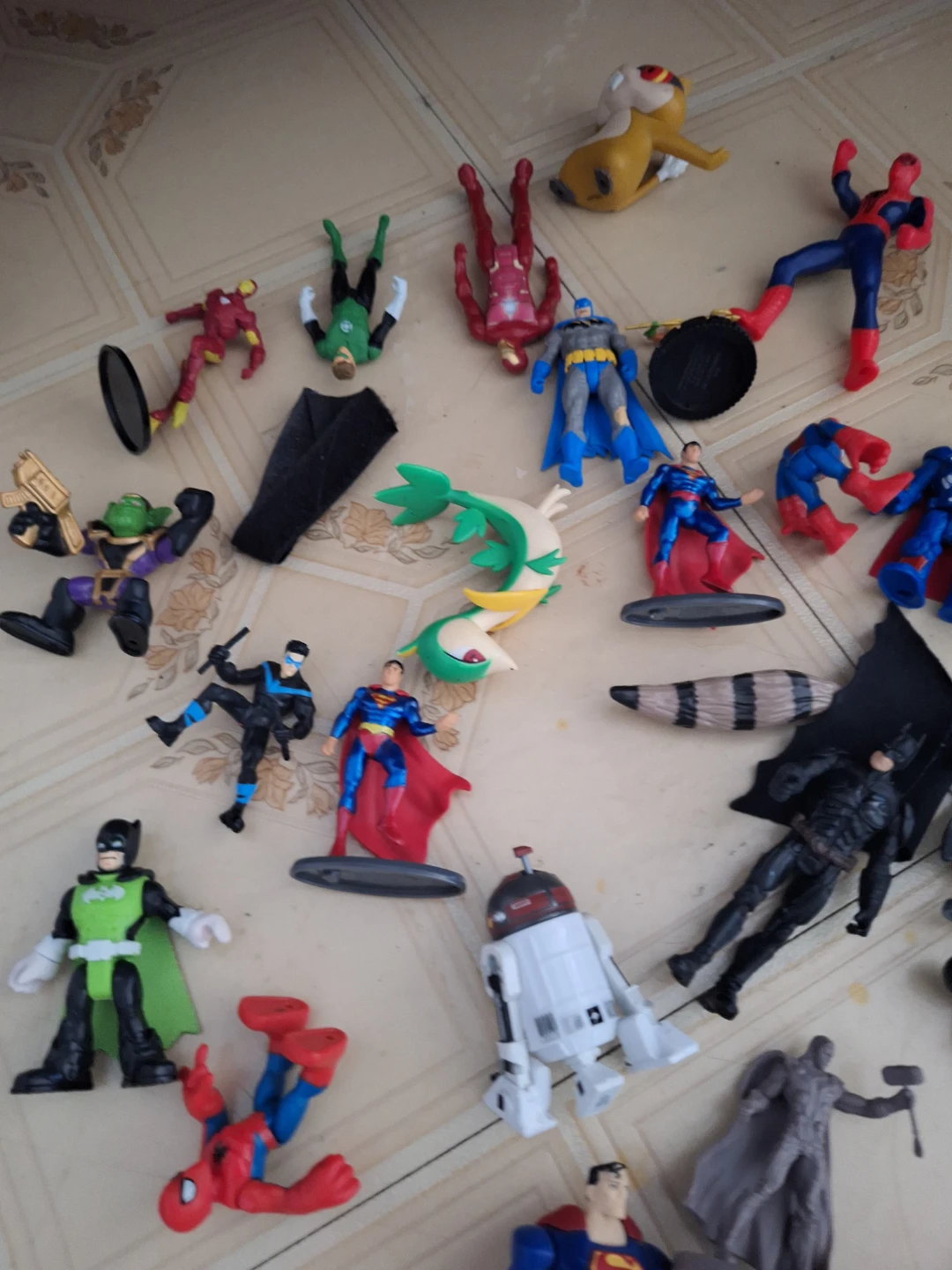 Assorted DC and Marvel Action Figure Lot - photo 3